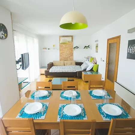 Apartments Mec & Tik Apartment *