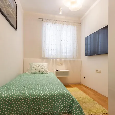 Apartments Mec & Tik *