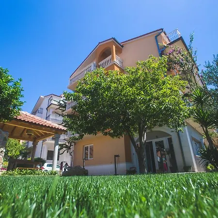 Daire Apartments Mec & Tik